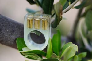 handgemachter Schmuck aus Österreich, diesmal ein Statement Ring mit Epoxidharz und kleinen Patronen. Passend für jedes Outfit und als Jagdschmuck und zum Dirndl geeignet.
